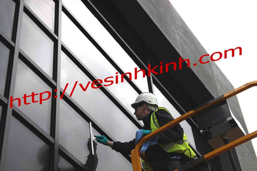 vệ sinh kính giá rẻ