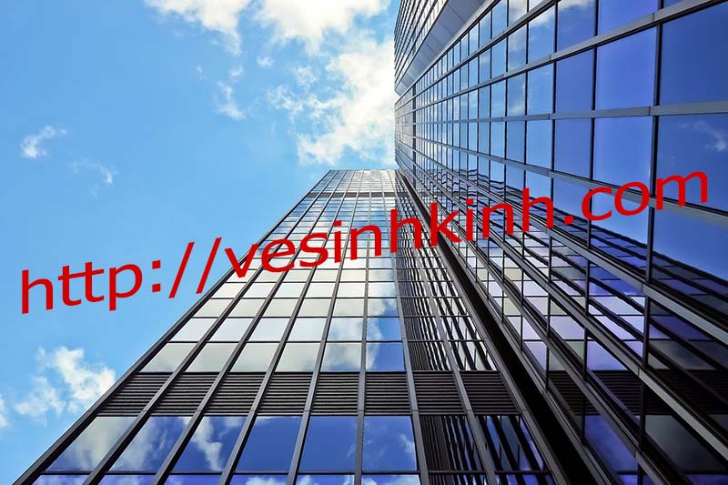 đội đu dây vệ sinh kính
